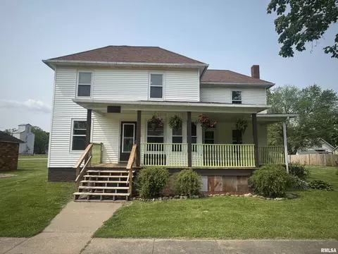 106 Walnut St, Avon, IL 61415