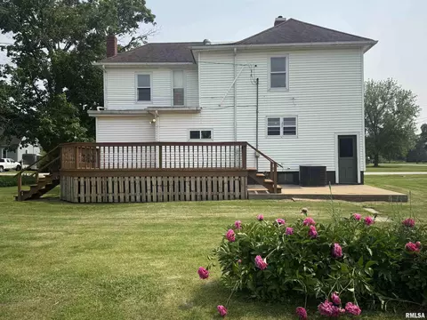 106 Walnut St, Avon, IL 61415 photo 4