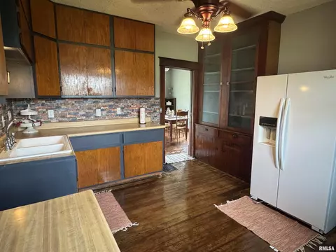 106 Walnut St, Avon, IL 61415 photo 8
