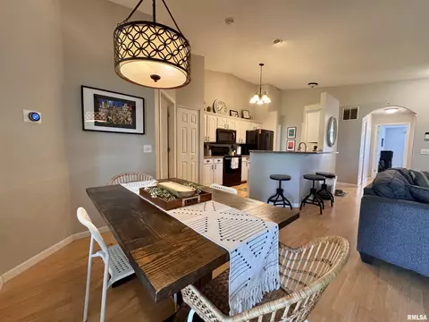 1041 Hawthorn Rdg, Macomb, IL 61455 photo 6