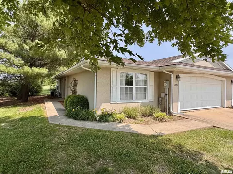 1041 Hawthorn Rdg, Macomb, IL 61455