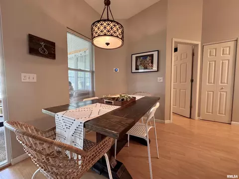 1041 Hawthorn Rdg, Macomb, IL 61455 photo 8