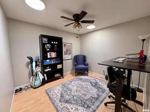 1041 Hawthorn Rdg, Macomb, IL 61455 photo 24