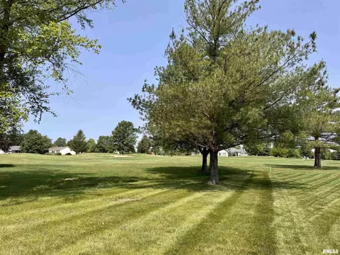 1041 Hawthorn Rdg, Macomb, IL 61455 photo 27