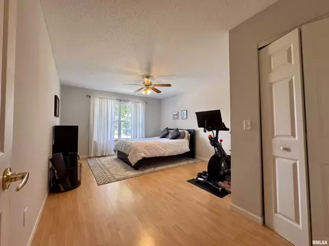 1041 Hawthorn Rdg, Macomb, IL 61455 photo 22