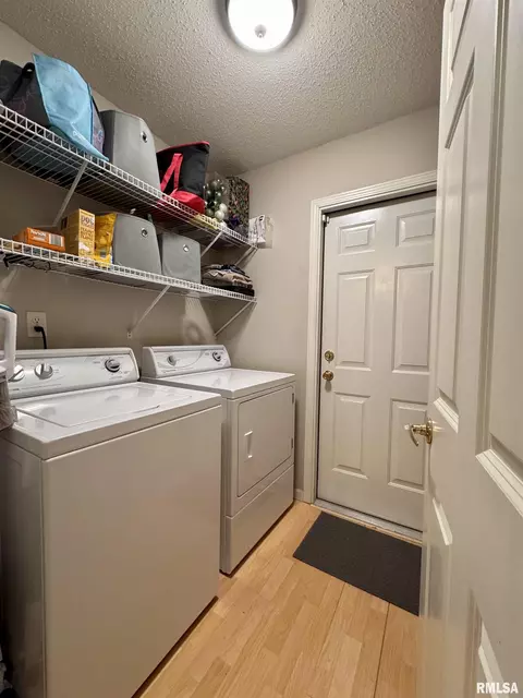 1041 Hawthorn Rdg, Macomb, IL 61455 photo 25