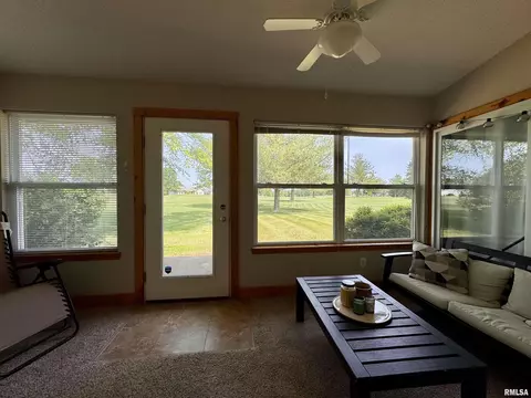1041 Hawthorn Rdg, Macomb, IL 61455 photo 18