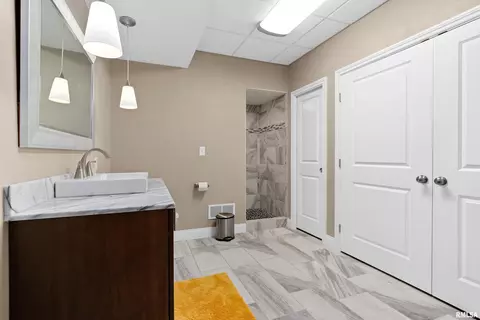 Bath - 7412 W Pfeiffer Rd, Mapleton, IL 61547 photo 5 of 6