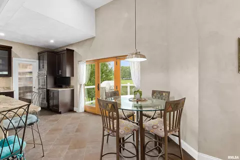 Dining - 7412 W Pfeiffer Rd, Mapleton, IL 61547 photo 4 of 4