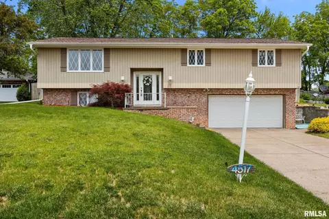 4517 W Hetherwood Dr, Peoria, IL 61615