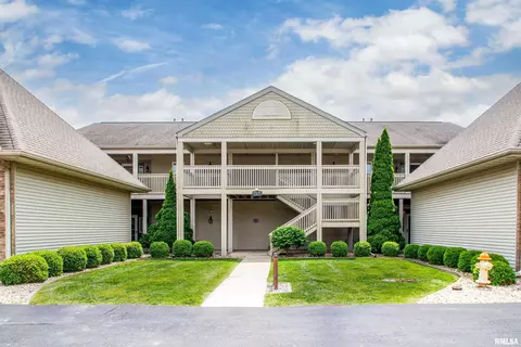 7325 N Villa Lake Dr, Peoria, IL 61615