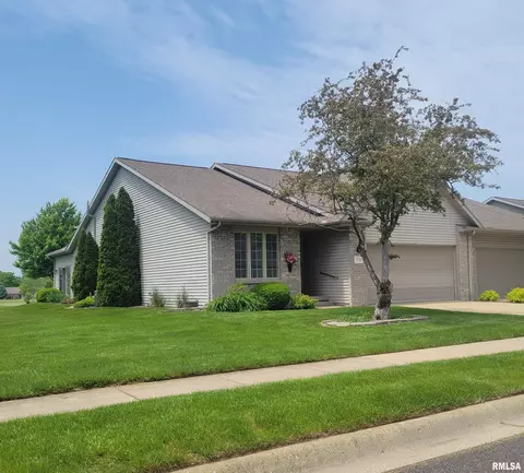 2743 Vista Grande Ct, Pekin, IL 61554