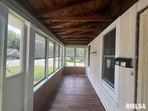 Exterior - 836 S Johnson St, Macomb, IL 61455 photo 3 of 4
