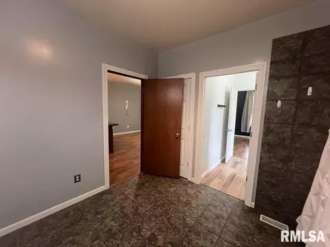 Entry Way - 836 S Johnson St, Macomb, IL 61455 photo 2 of 3