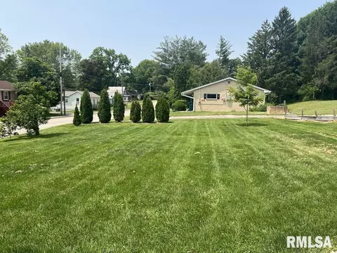 Exterior - 836 S Johnson St, Macomb, IL 61455 photo 2 of 4