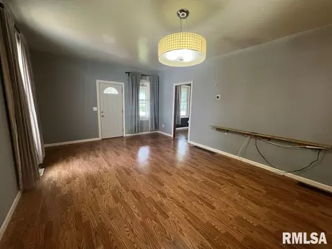 Living - 836 S Johnson St, Macomb, IL 61455 photo 1 of 2