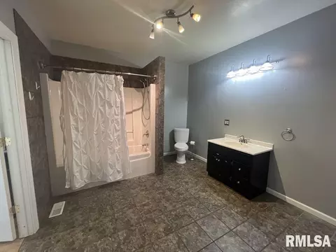 Bath - 836 S Johnson St, Macomb, IL 61455 photo 1 of 1
