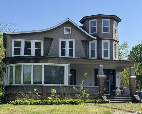 2104 Market St, Peru, IL 61354