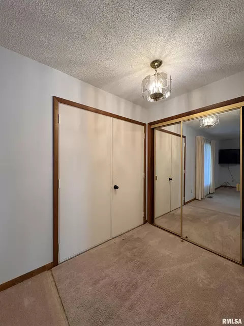 1905 S Madison St, Macomb, IL 61455 photo 3