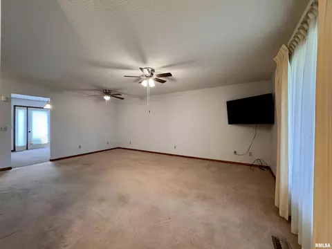1905 S Madison St, Macomb, IL 61455 photo 6