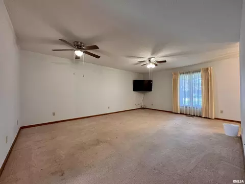 1905 S Madison St, Macomb, IL 61455 photo 5