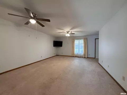1905 S Madison St, Macomb, IL 61455 photo 4