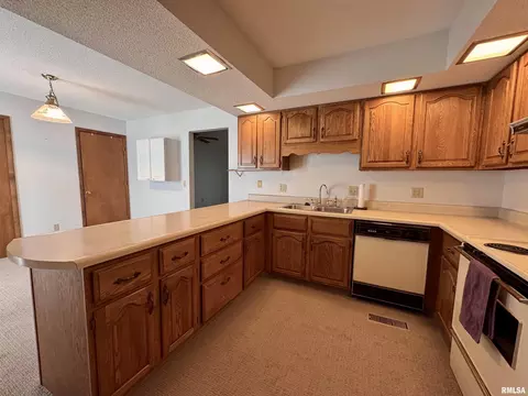 1905 S Madison St, Macomb, IL 61455 photo 12