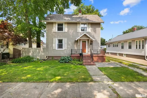 1111 S 4th St, Pekin, IL 61554
