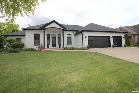 1964 Chestnut Ln, Washington, IL 61571
