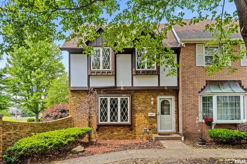 1461 Valle Vista Blvd, Pekin, IL 61554