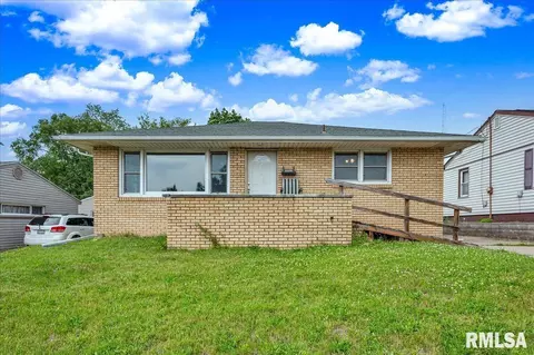 1411 Chestnut St, Pekin, IL 61554