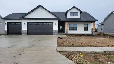 1316 Hillcrest Dr, Chillicothe, IL 61523
