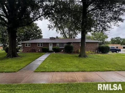 11 Lincoln Rd, Canton, IL 61520