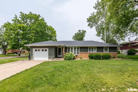 4415 N Rosemead Dr, Peoria, IL 61614