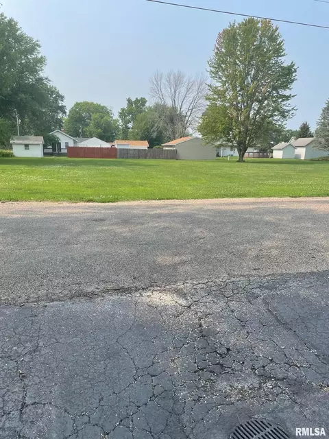 510 E Roberts St, Colchester, IL 62326