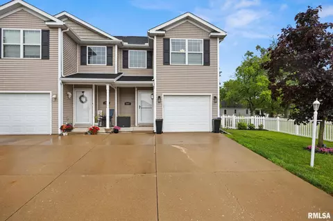 1105 Dixon St, Washington, IL 61571