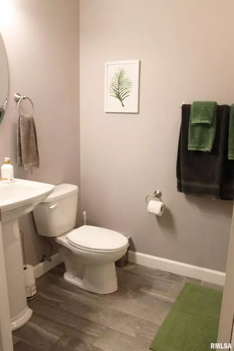 Bath - 1709 Rustic Oak Dr, Washington, IL 61571 photo 11 of 15