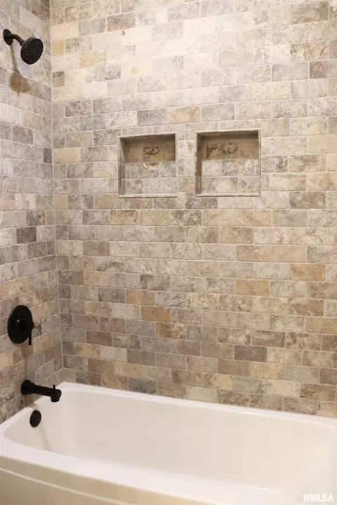 Bath - 1709 Rustic Oak Dr, Washington, IL 61571 photo 15 of 15