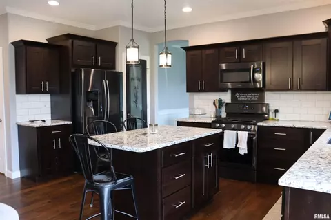 Kitchen - 1709 Rustic Oak Dr, Washington, IL 61571 photo 2 of 3