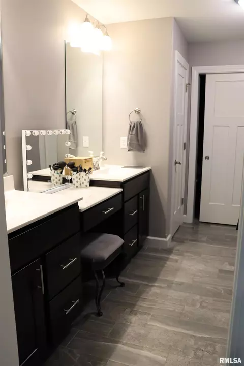 Bath - 1709 Rustic Oak Dr, Washington, IL 61571 photo 1 of 15