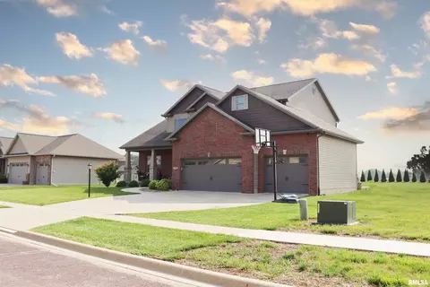 Exterior - 1709 Rustic Oak Dr, Washington, IL 61571 photo 6 of 10