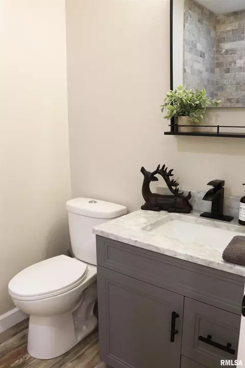 Bath - 1709 Rustic Oak Dr, Washington, IL 61571 photo 14 of 15
