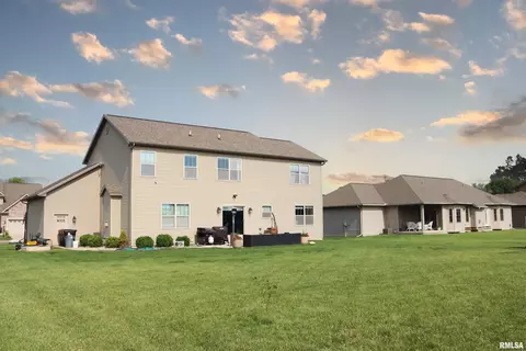 Exterior - 1709 Rustic Oak Dr, Washington, IL 61571 photo 5 of 10
