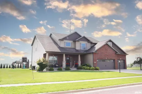 1709 Rustic Oak Dr, Washington, IL 61571