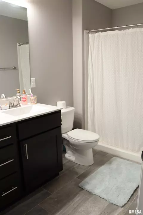 Bath - 1709 Rustic Oak Dr, Washington, IL 61571 photo 6 of 15