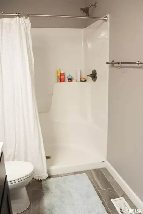 Bath - 1709 Rustic Oak Dr, Washington, IL 61571 photo 8 of 15