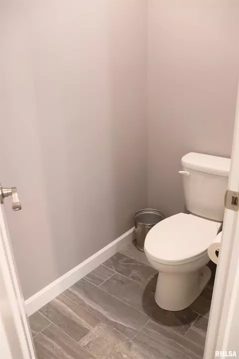 Bath - 1709 Rustic Oak Dr, Washington, IL 61571 photo 5 of 15