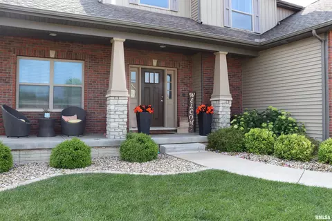 Exterior - 1709 Rustic Oak Dr, Washington, IL 61571 photo 3 of 10