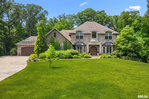 300 Wolf Crossing Dr, Morton, IL 61550