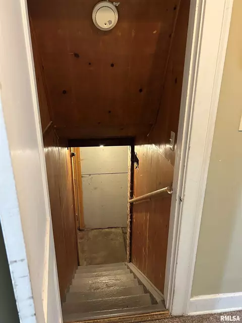 Entry Way - 132 Chandler Blvd, Macomb, IL 61455 photo 5 of 5